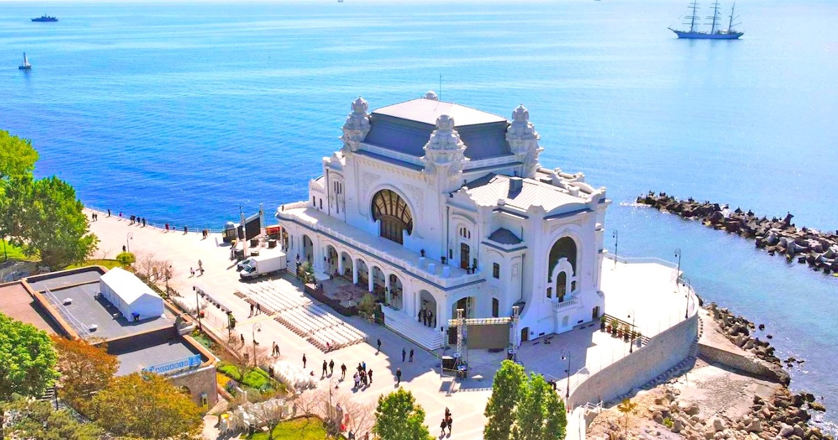 Cazinoul Constanța, recent redeschis, vandalizat de turiști; Primăria face apel la responsabilitate
