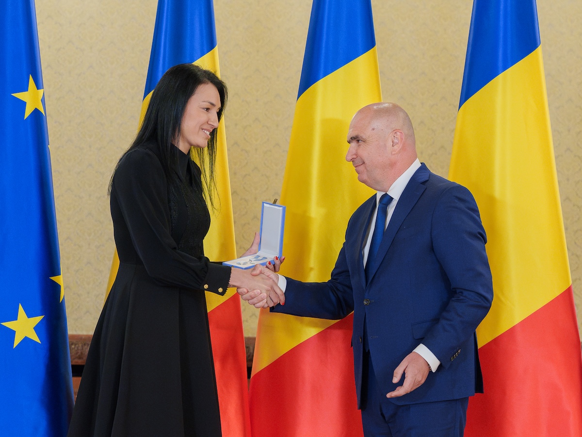 Președintele interimar al României o onorează cu medalie pe legenda handbalului, Cristina Neagu, aflată la retragerea din carieră sportivă.