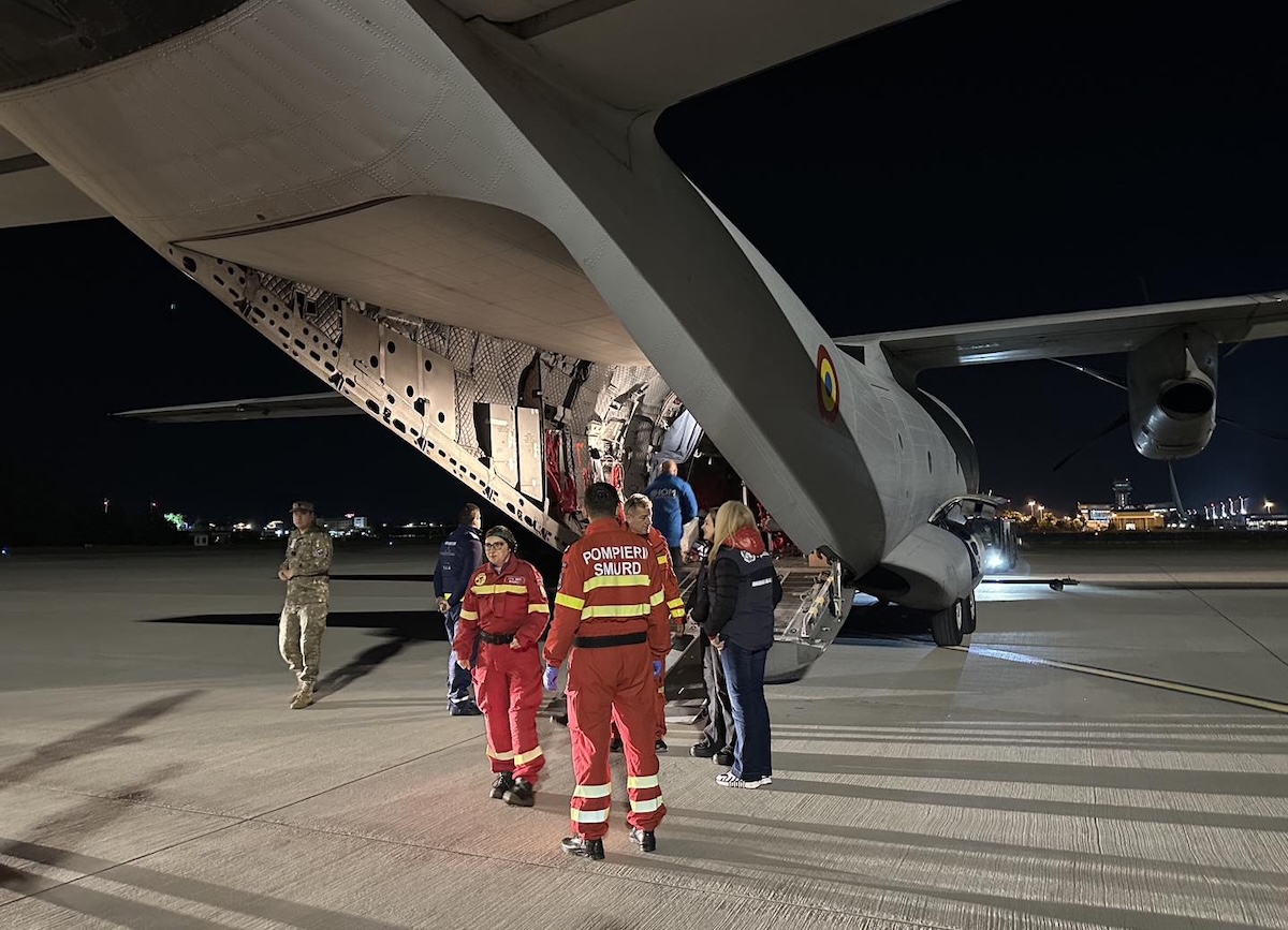 Forță aeriană română transportă pacienți palestinieni din Gaza în România pentru tratament medical crucial, consolidând susținerea umanitară în criză continuă.