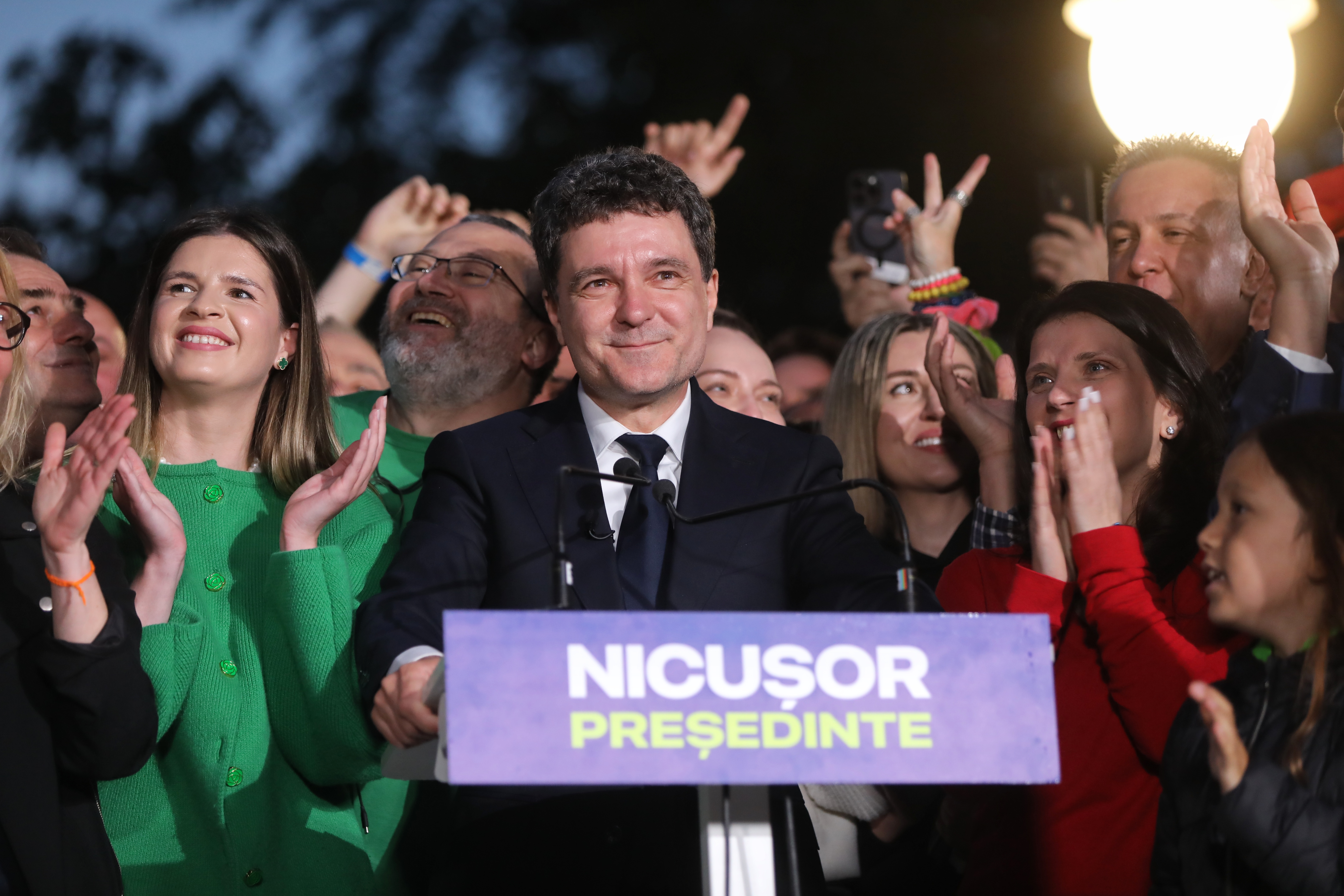 Nicușor Dan câștigă președinția României, reconfirmând alegerea pro-UE în fața lui George Simion