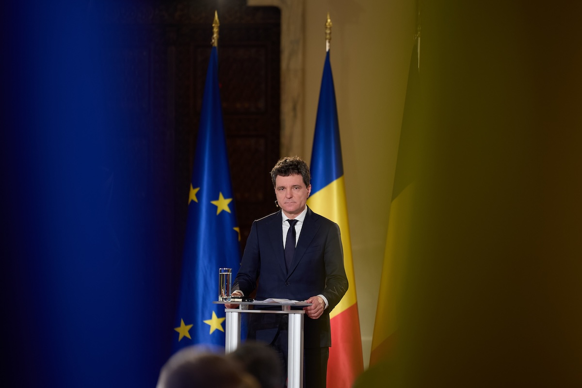 Cine este Nicușor Dan, noul președinte al României, promițând să mențină țara pe drumul european? Descoperiți povestea sa inspiratoare.