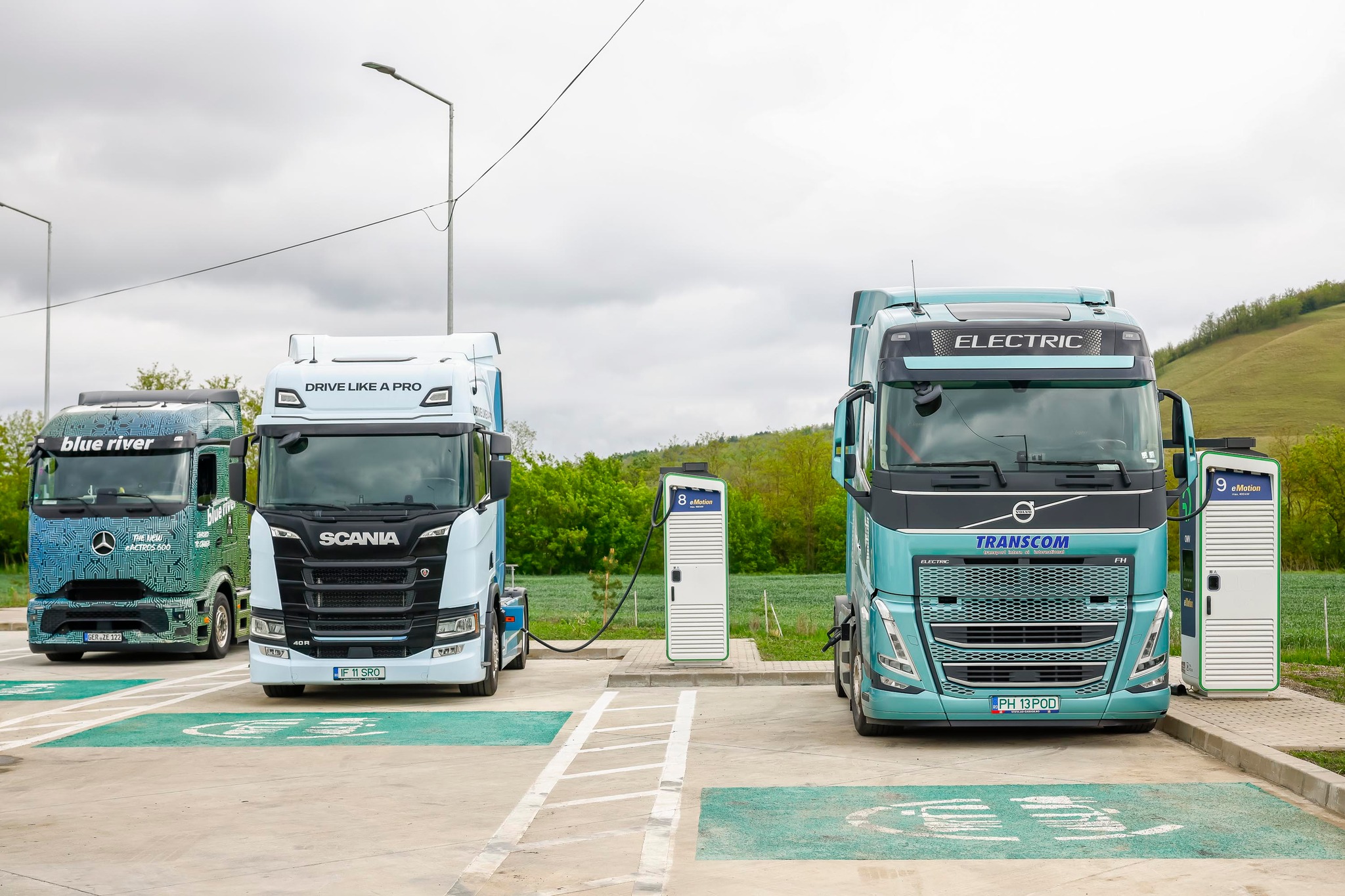 OMV Petrom inaugurează cel mai mare hub pentru încărcarea vehiculelor electrice din România, pe autostrada A1, la Miercurea Sibiului