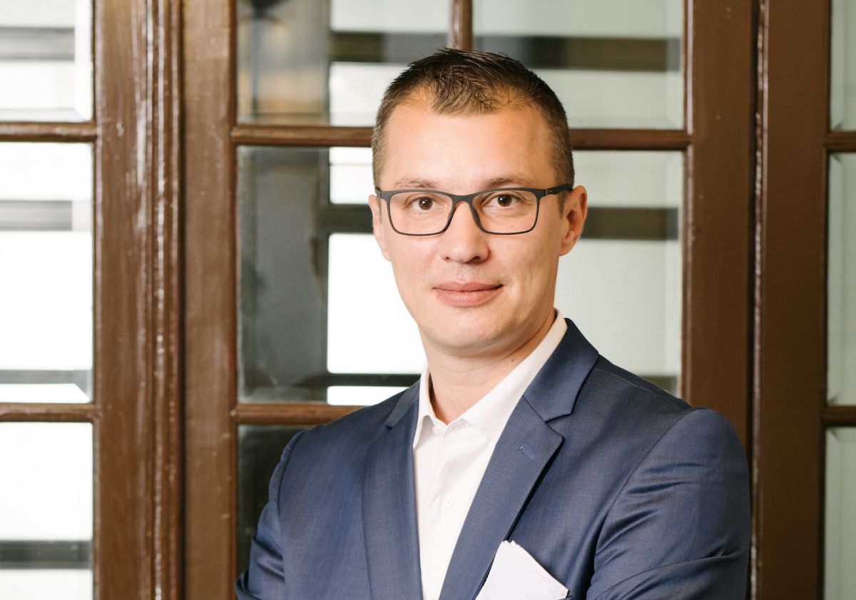 Libertatea de exprimare impune responsabilitate legală. Ambiguitatea termenilor figură publică și fapte publice în legile naționale.