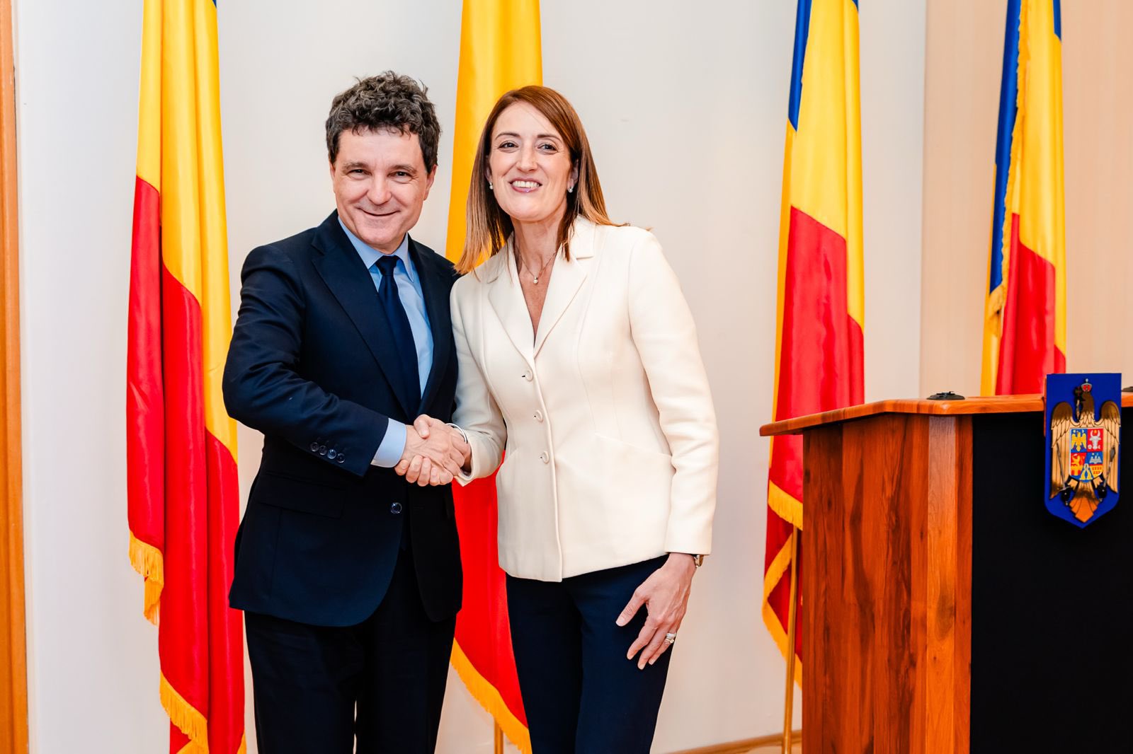 Președintele ales al României, Nicușor Dan, se întâlnește cu președintele Parlamentului European, Roberta Metsola, în contextul vizitei sale în Timișoara.