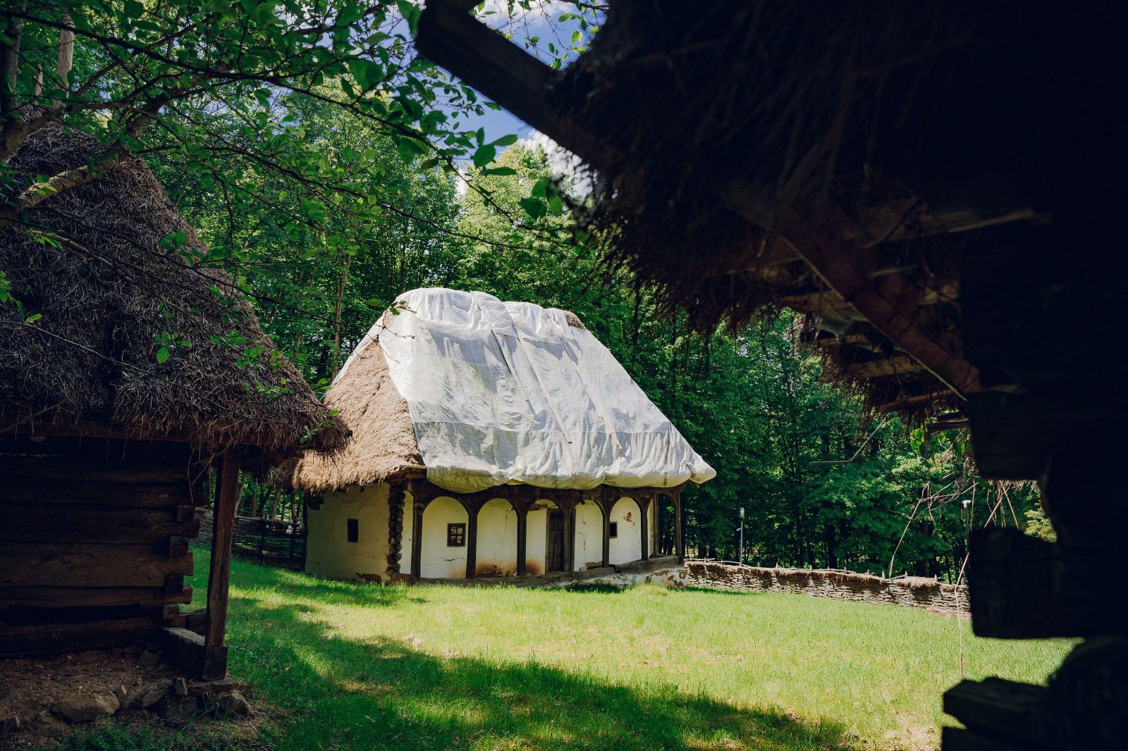 Cea mai veche casă din lemn, construite acum 225 de ani, expusă în muzeul din Sibiu, simbol al patrimoniului istoric în România