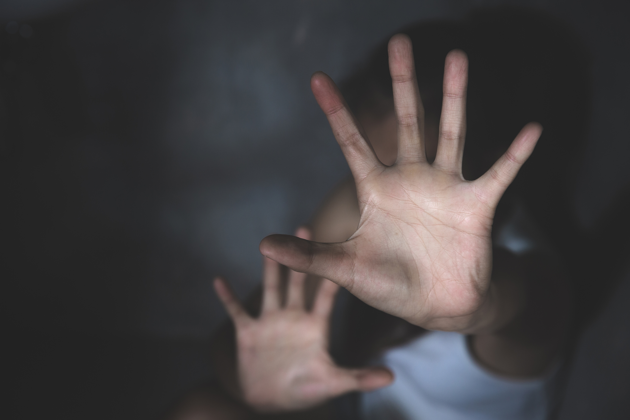  14 cazuri de abuz domestic pe oră - O problemă socială alarmantă în 2025 și legătura cu educația deficitară