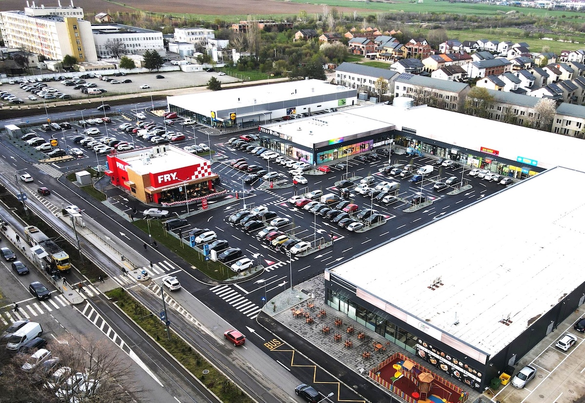  10.000 mp de spațiu comercial modern și branduri atractive te așteaptă!
