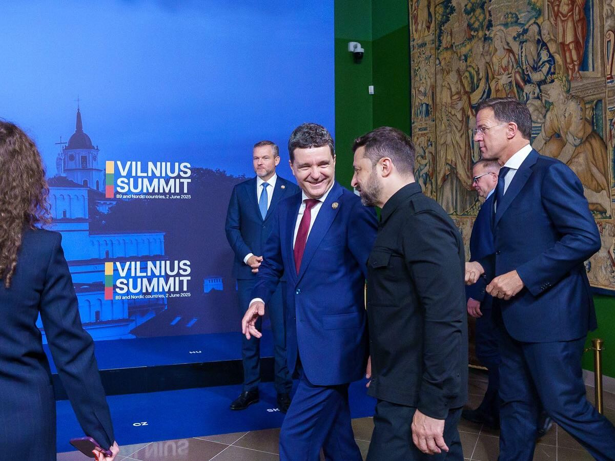 Președintele Nicușor Dan reafirmă sprijinul României pentru Ucraina la summitul B9 din Vilnius, subliniind importanța relațiilor bilaterale și sprijinul pentru aderarea la UE și NATO.