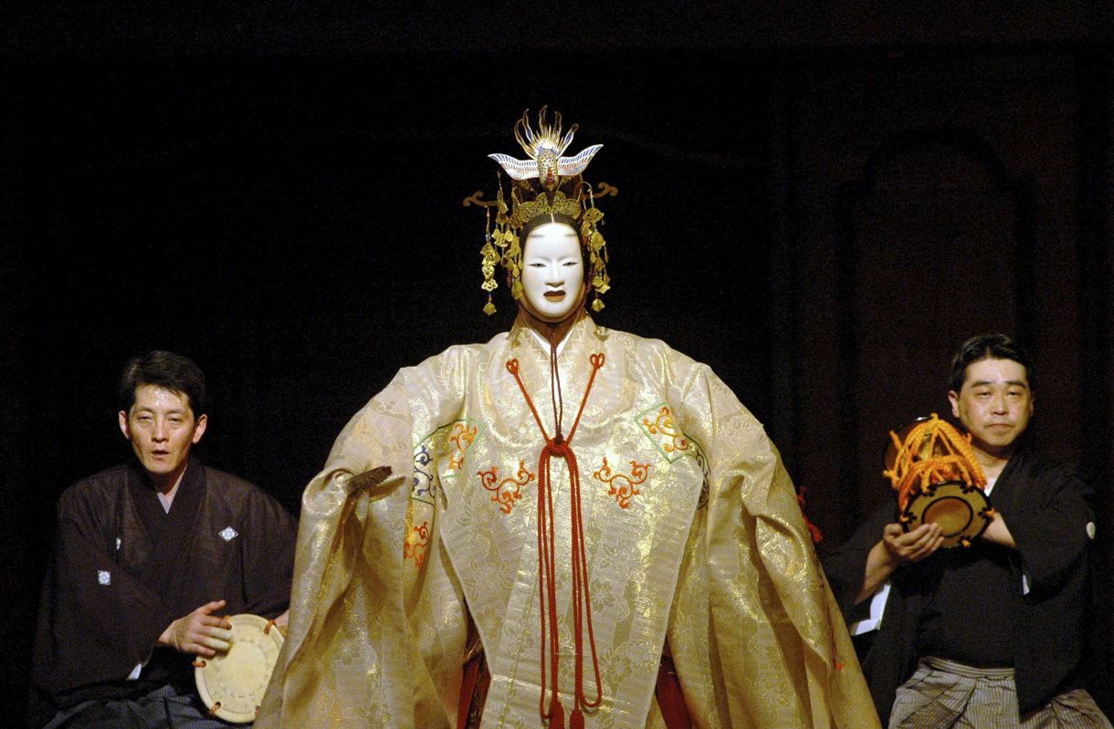 Teatrul Yamamoto Noh aduce drama japoneză ancestrală cu măști la Ateneul Român din București, pe 30 iunie!