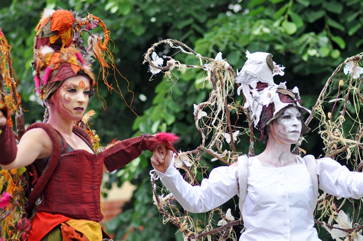 Filme pe Drumul Vieții, Târgul de Sânziene, Sibiu Int'l Theater Fest și Altele prin Țară