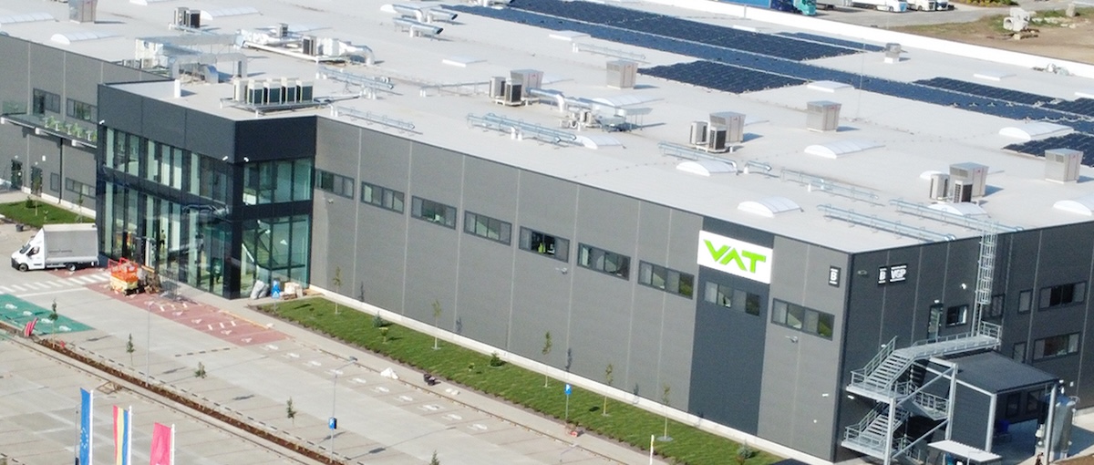 VAT Group deschide a treia platformă globală cu o nouă fabrică la Arad, consolidând prezența în România și extinderea capacității de producție.