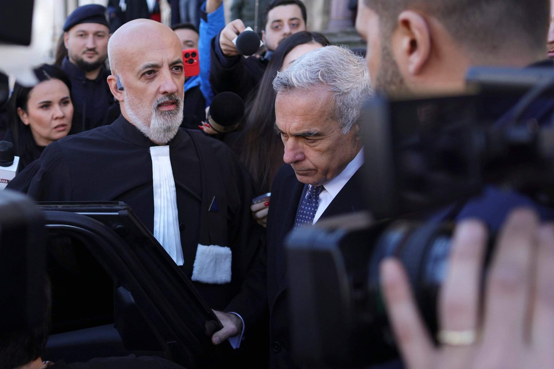 Avocat al extremistului român Călin Georgescu, Bogdan Mircea Petre, anchetat pentru presupus atac sexual asupra unui minor de 15 ani, prins în flagrant