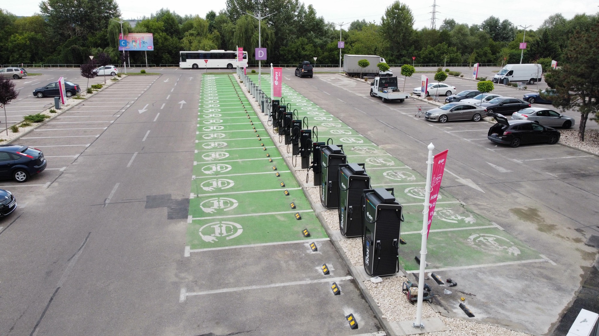 Cea Mai Mare Rețea pentru Vehicule Electrice din România Lansată la Pitești!