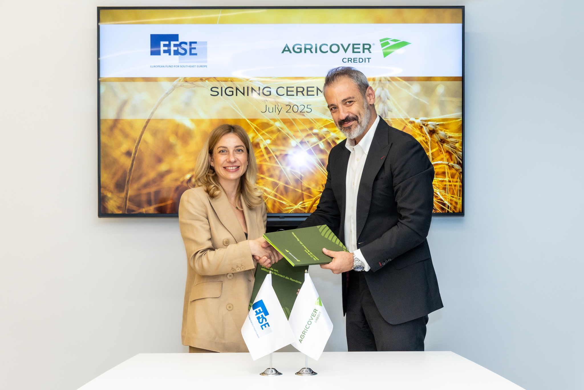 Agricover Credit IFN încheie un acord de împrumut de 100 de milioane RON cu Fondul European pentru Europa de Sud-Est pentru a sprijini fermierii români