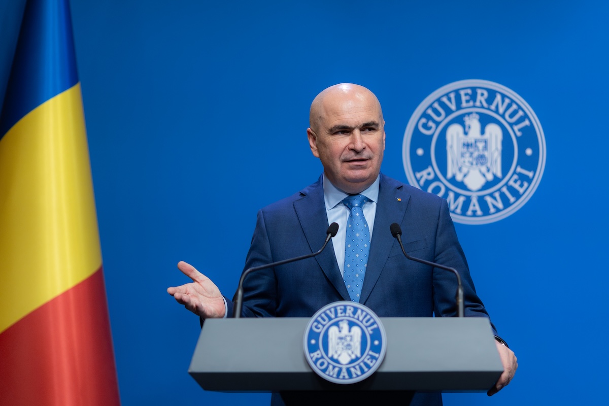 România mărește vârsta de pensionare a magistraților la 65 de ani și plafonează pensiile pentru a asigura reforme sustenabile și resurse financiare europene.