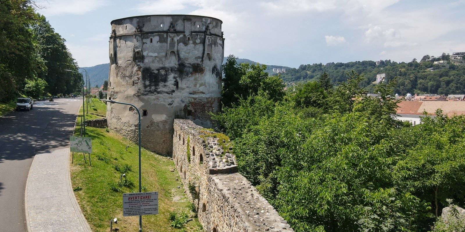 Bastionul Postăvarilor va renaște cu fonduri UE, devenind muzeu interactiv în circuitul turistic