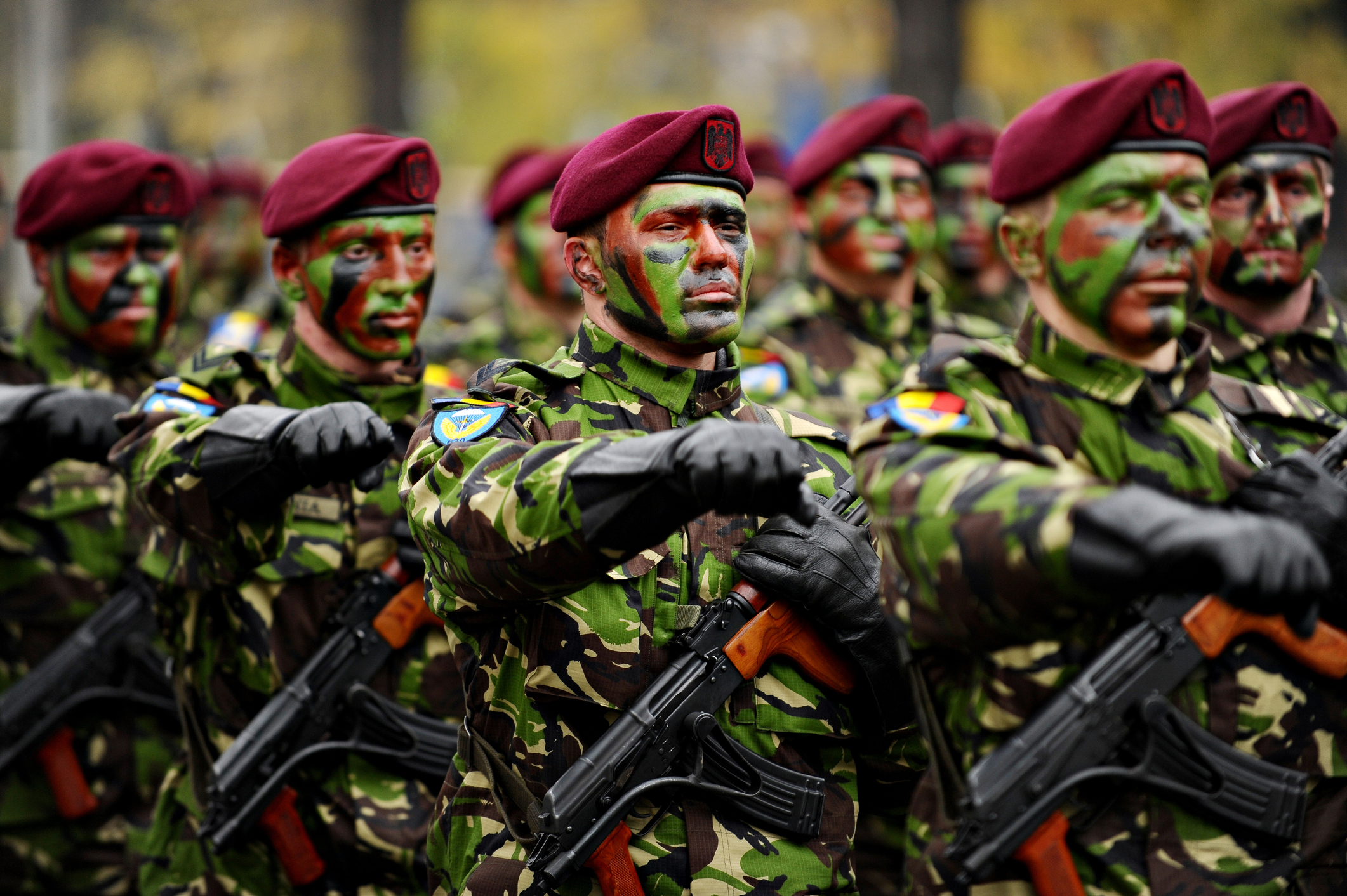 România își extinde serviciul militar voluntar pentru a înlocui rezerviștii vârstnici și a atrage tineretul în armată.