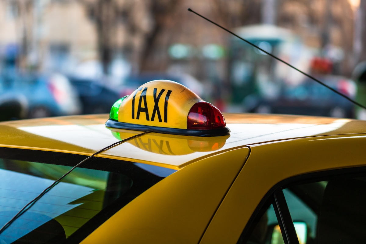 Taxi driver fined, barred from Bucharest airport after refusing passenger pickup