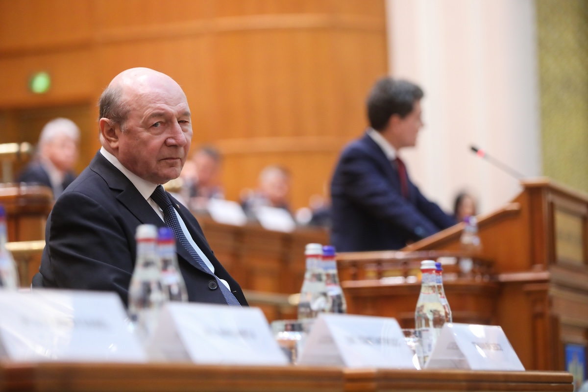 Curtea Constituțională a României restabilește drepturile lui Traian Băsescu ca fost președinte, acordându-i beneficii și protecție pe viață.