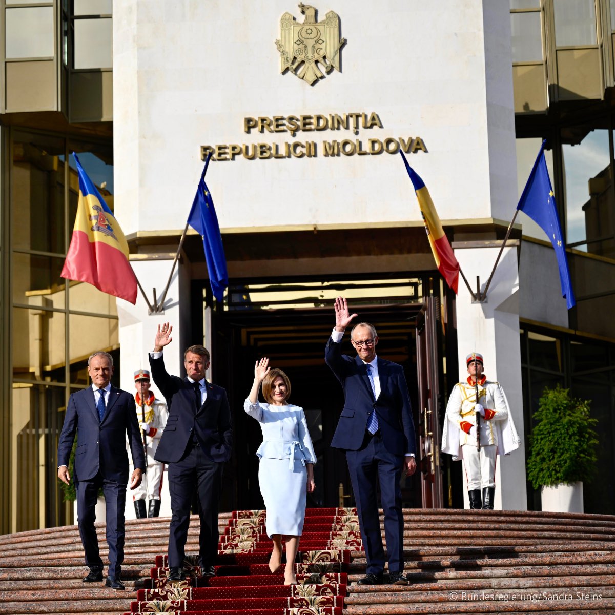 Leaders of France, Germany, and Poland travel to the Republic of Moldova to back pro-EU camp