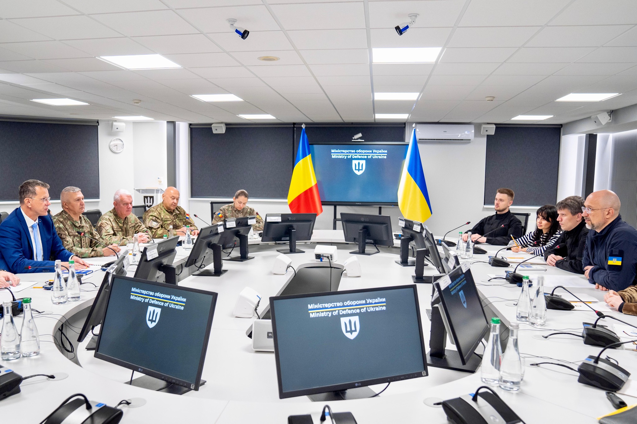 Poljski predsednik zavrnil podaljšanje pomoči ukrajinskim beguncem, potekajo posvetovanja glede financiranja Starlinka za Ukrajino