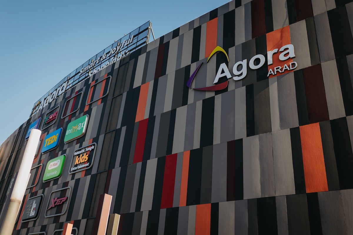 Agora Mall se redeschide modernizat, readucând la viață shoppingul în vestul României