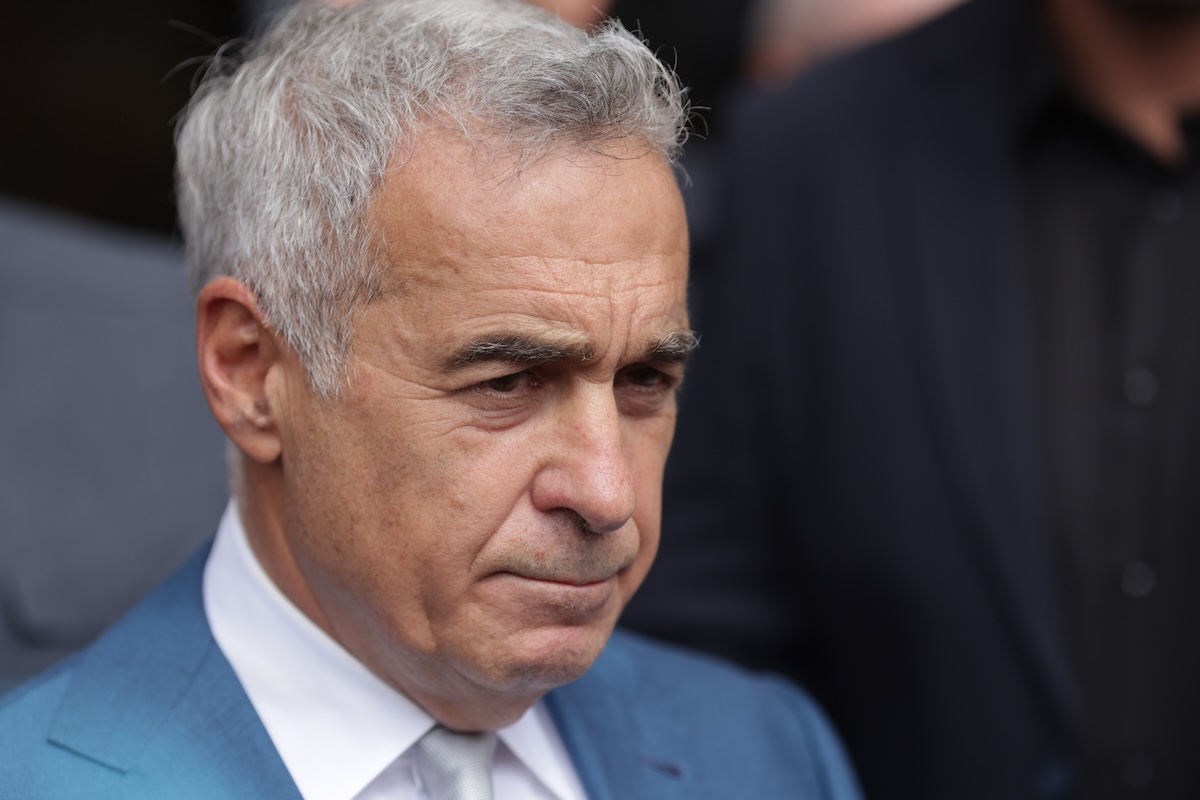 Călin Georgescu, fost candidat prezidențial, judecat pentru complicitate la tentativă de lovitură de stat și implicare rusă în alegerile din 2024 în România