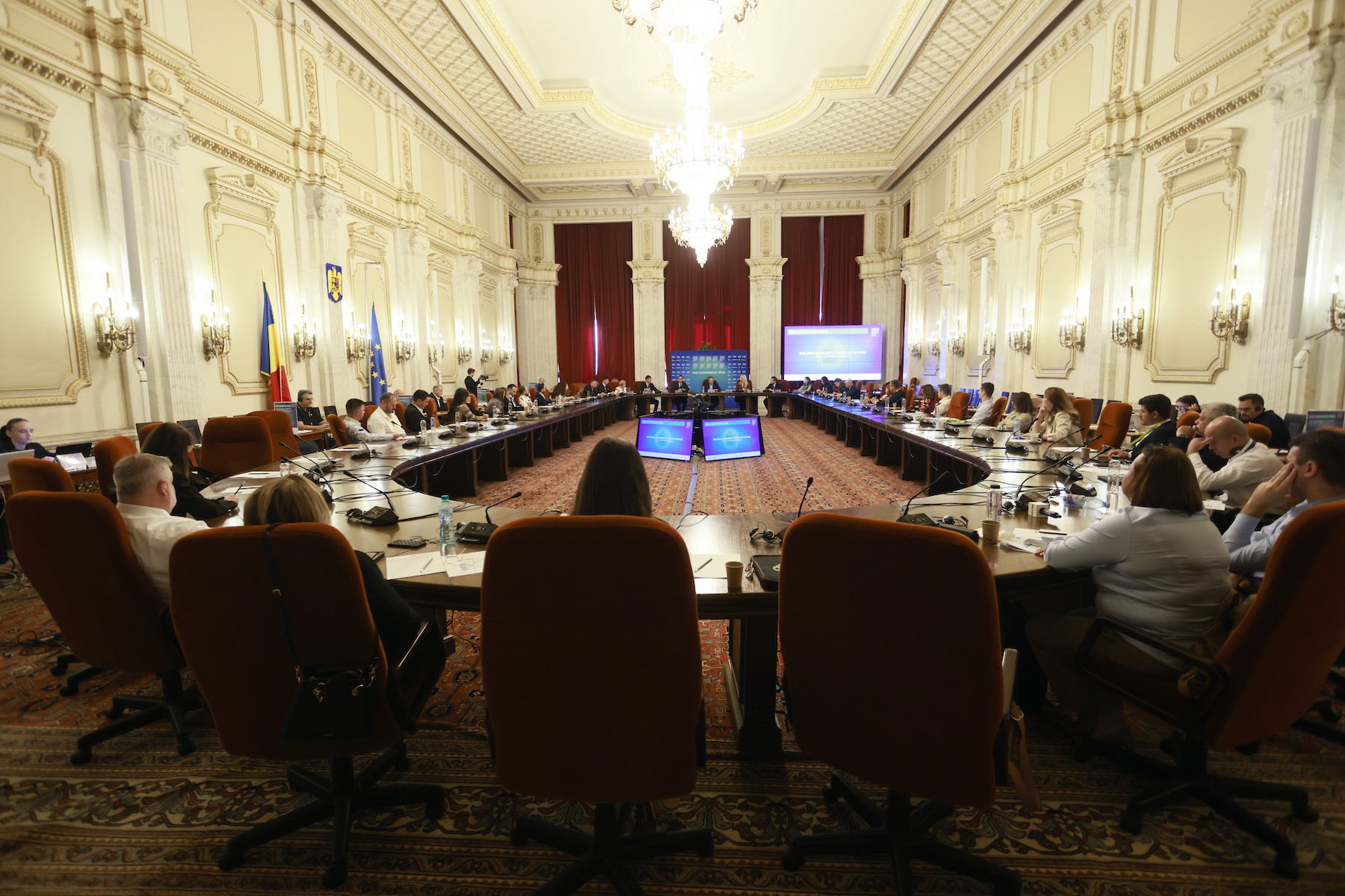 Tranziția Verde a României Impulsionată de Obligațiuni Sustenabile, Investiții Locale și Parteneriate Public-Private