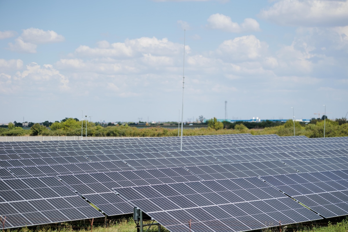Parc solar de 1 milion EUR inaugurat la fabrica Coca-Cola din Timișoara, marcând 30 de ani de succes sustenabil în România