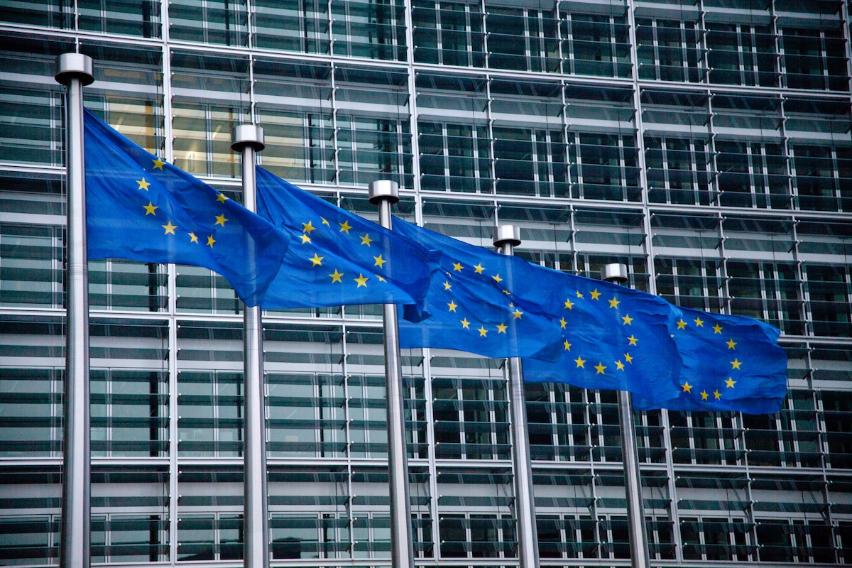 România primește alocare de 16,7 miliarde euro în împrumuturi avantajoase prin programul SAFE al UE pentru echipamente militare și infrastructură esențială.