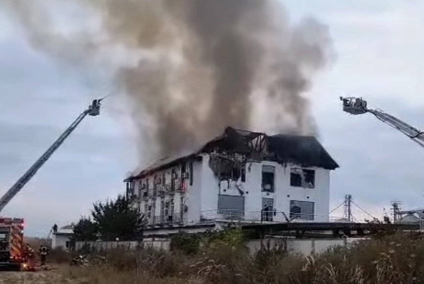 două vieți străine pierdute în flăcări, calvarul Nepalului ajunge în România