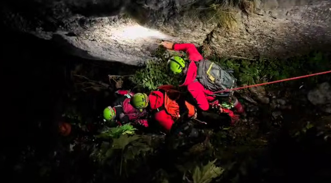 Operațiunea de salvare de șase ore a eroulor montani din Valea Căldărilor!