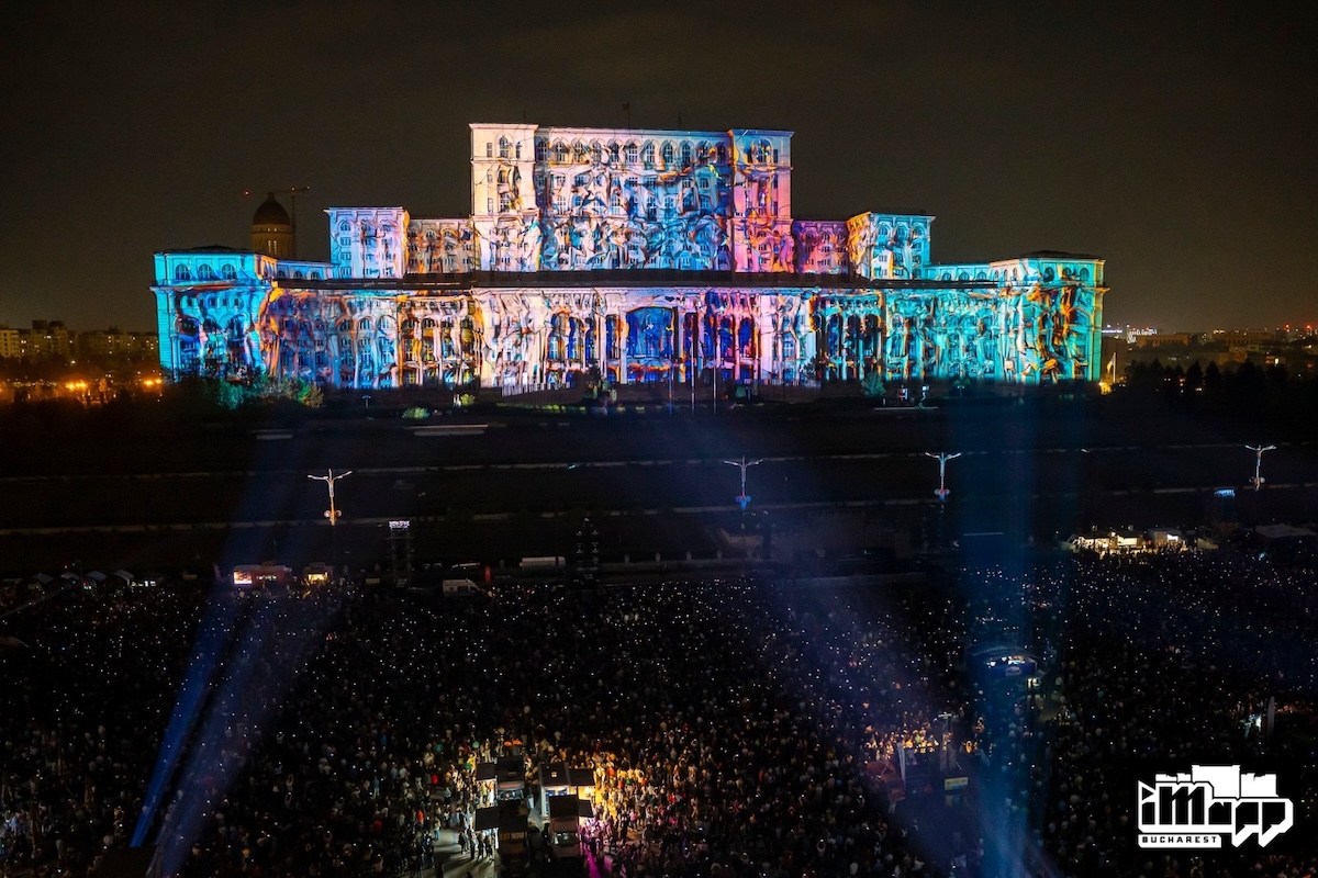 Festivalul de Video Mapping București Aniversează 10 Ani cu Artă Digitală, Supermașini și Muzică Pe Ritmuri Internaționale