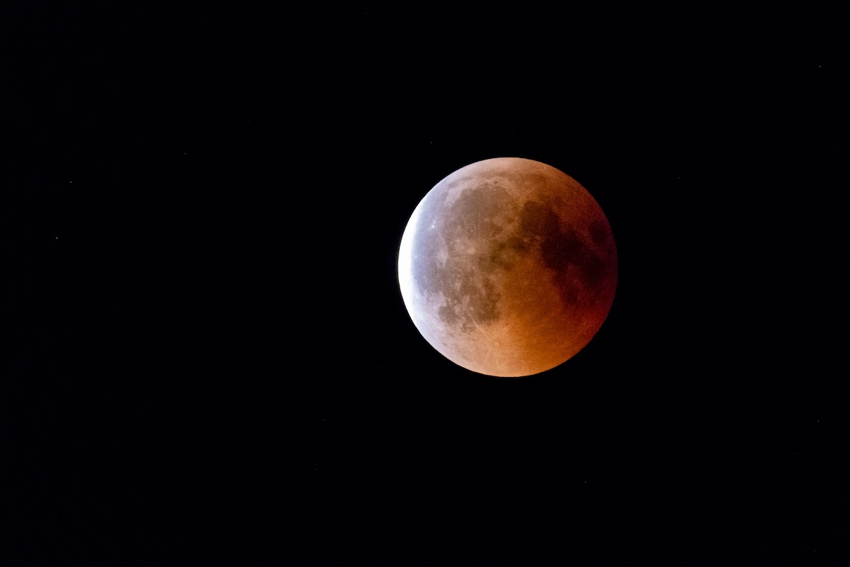 Spectacol cosmic peste România! Nu ratați momentul de maximizare la ora 21:21.