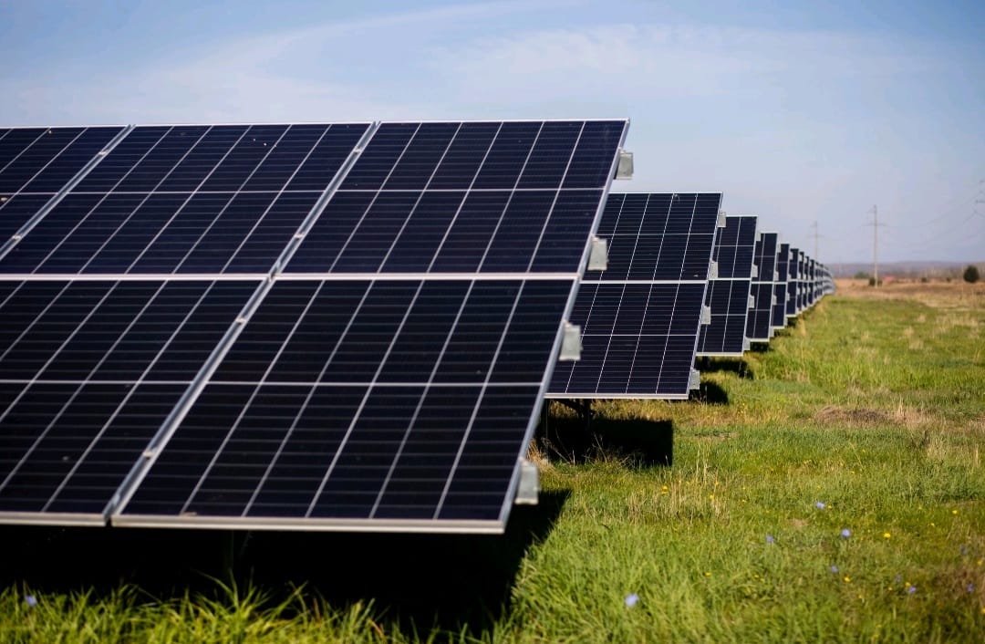 impact dublu al energiei solare pentru comunitățile din România