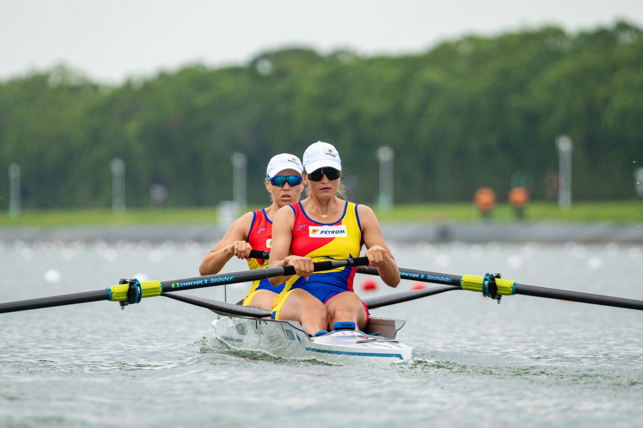 Perechea feminină românească Radiș și Rusu câștigă aurul la Campionatul Mondial de Canotaj din Shanghai, depășind Franța și SUA