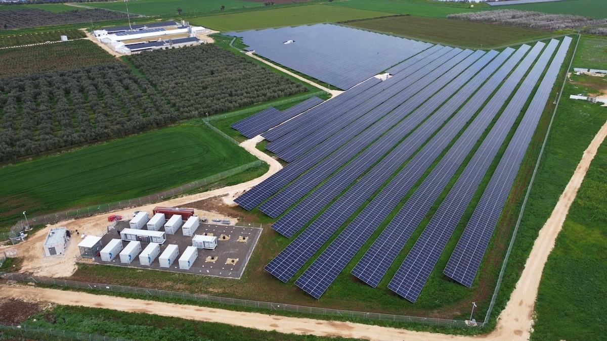Simtel dezvoltă parc fotovoltaic de 43 milioane EUR cu soluție de stocare în Alba pentru investitor israelian