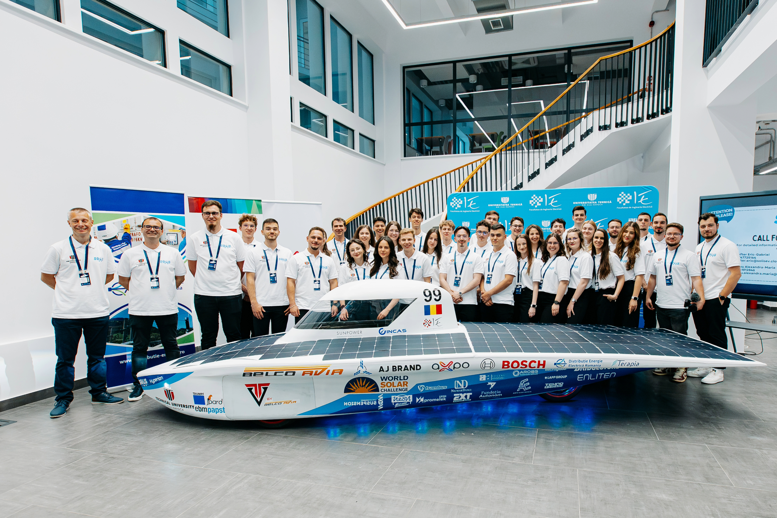Echipa de studenți din Cluj trece deșertul australian cu mașina solară Hyperion în cadrul Bridgestone World Solar Challenge 2025