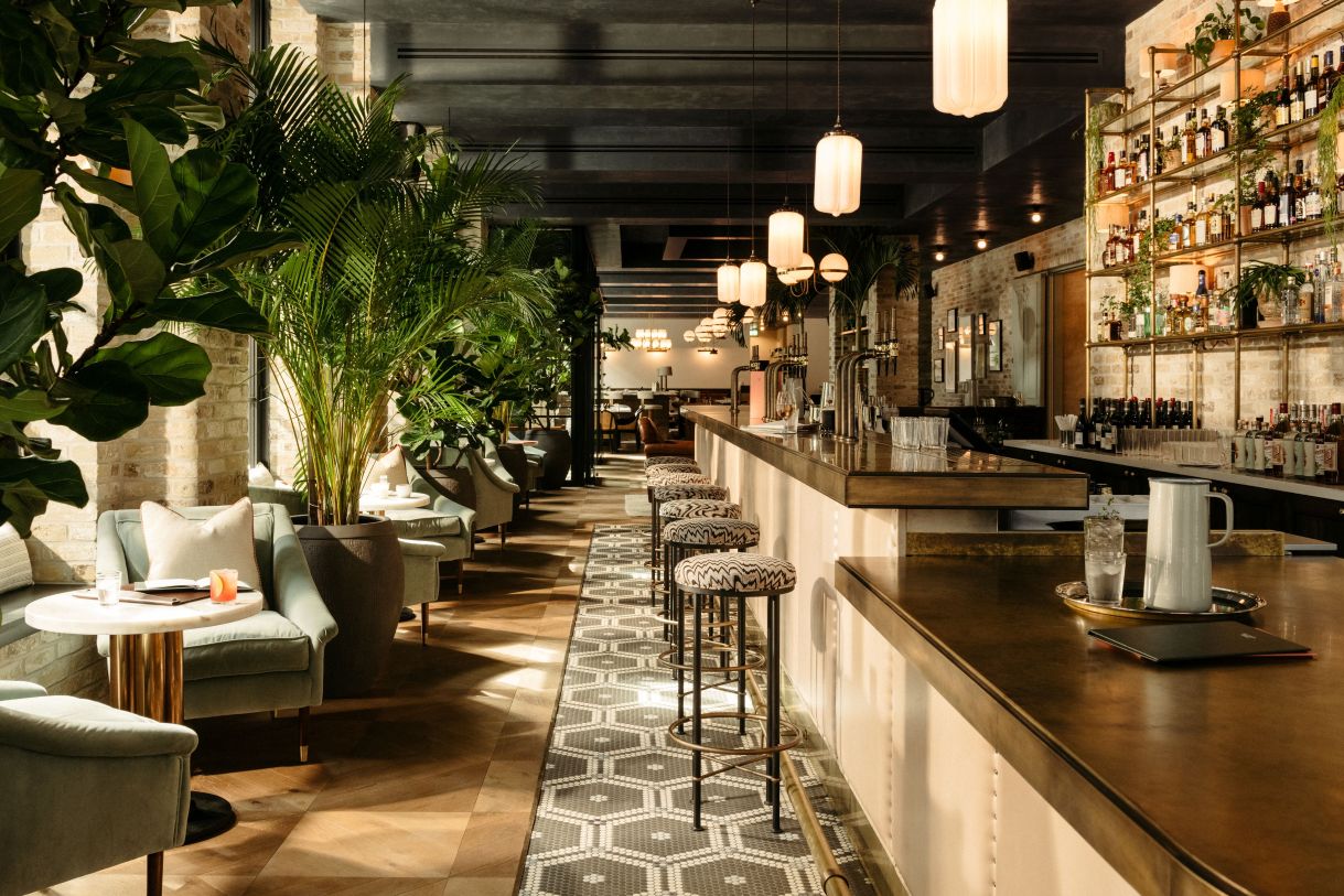 One United Properties aduce brandul hotelier The Hoxton în București, restaurând clădiri istorice de pe Strada Academiei, aproape de Universitatea de Arhitectură.