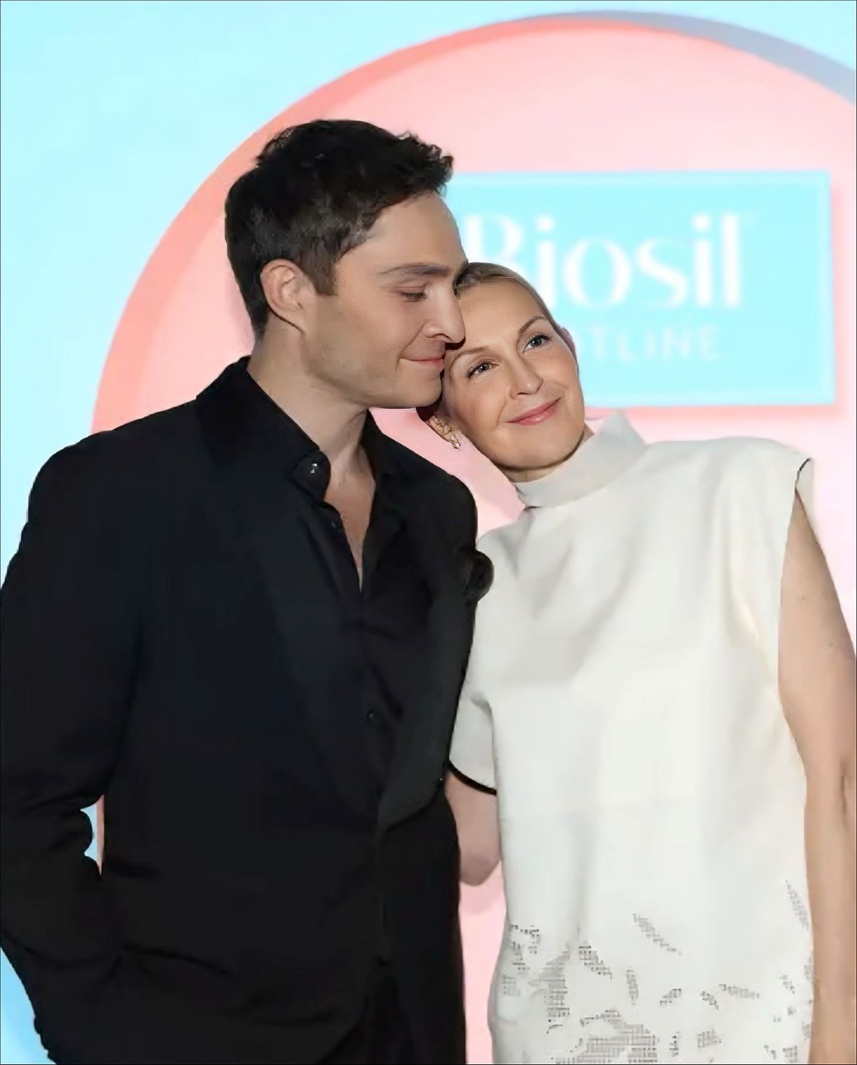 30 de ani sărbătoriți cu reuniunea iconica a lui Lily van der Woodsen și Chuck Bass la New York – campania globală #BioSilChallenge debutează!