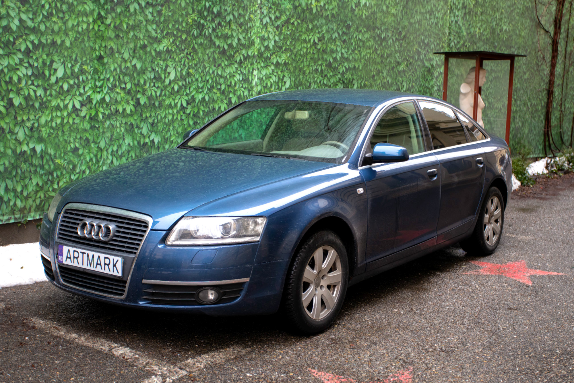 Protocol car used by Romania’s former president Klaus Iohannis up for auction