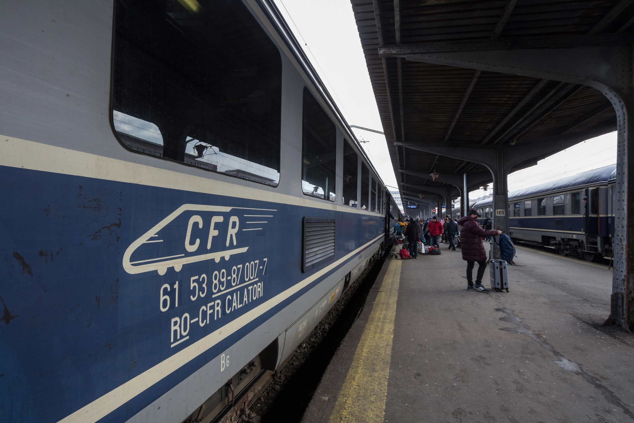 Broken air conditioning, dirty carriages top list of complaints against Romanian railway operator CFR
