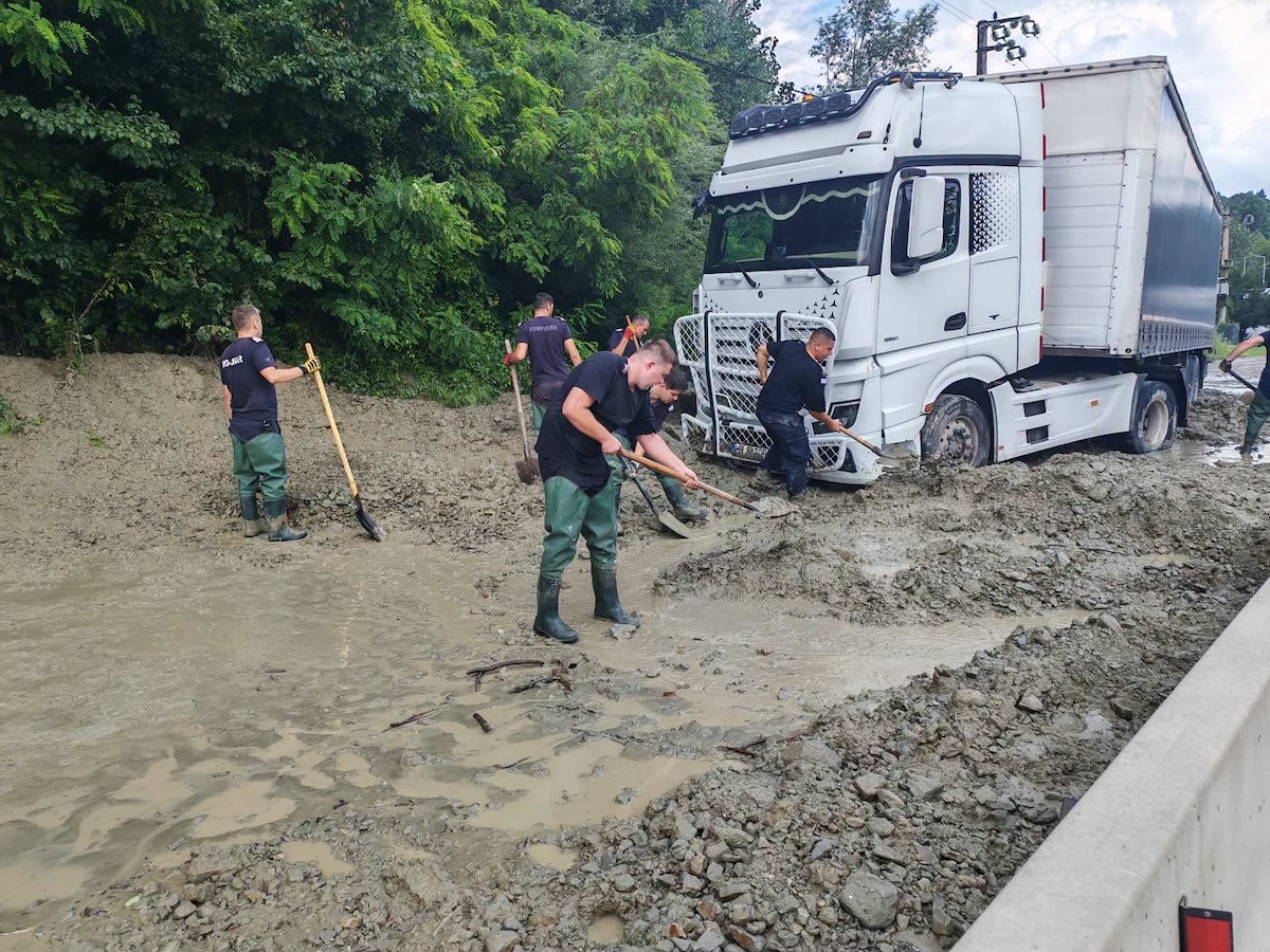 Flooding disrupts traffic on Romania's DN1 again as heavy rain hits Prahova Valley