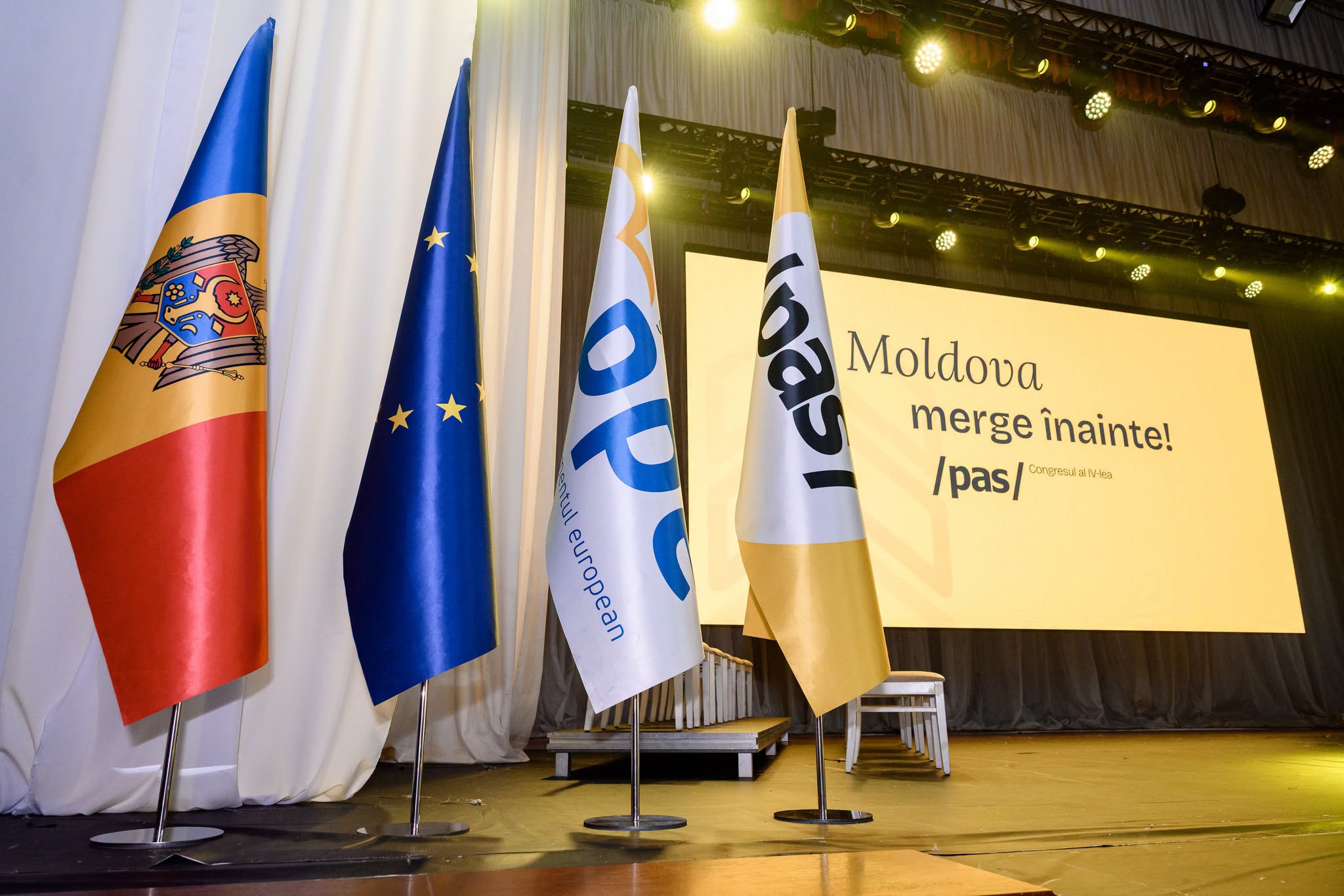 Reformist PAS still tops preferences in Republic of Moldova but majority oppose union with Romania