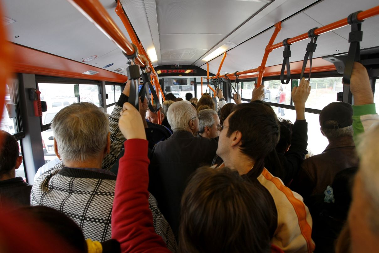Bucharest public transport operator STB plans awareness campaign against loud phone calls, music without headphones