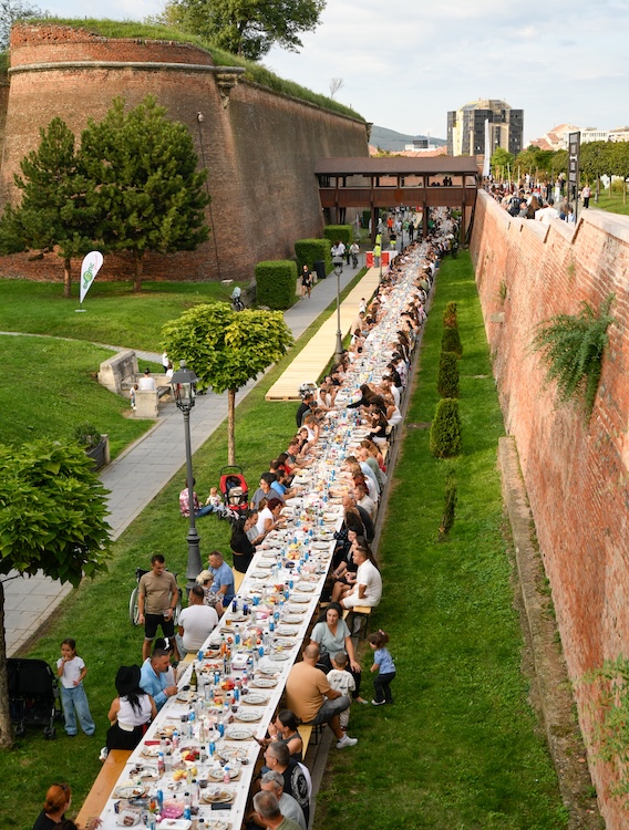 Alba Iulia longest table