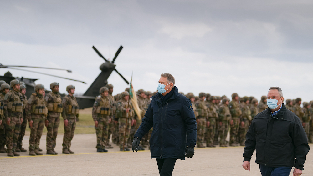 Iohannis at the Kogalniceanu base