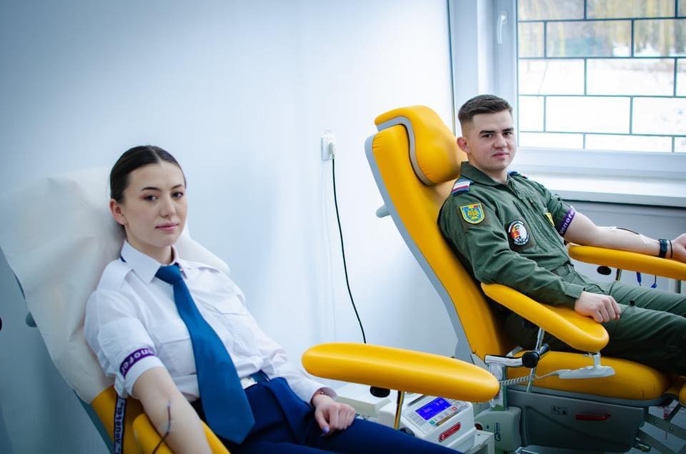 Military donate blood