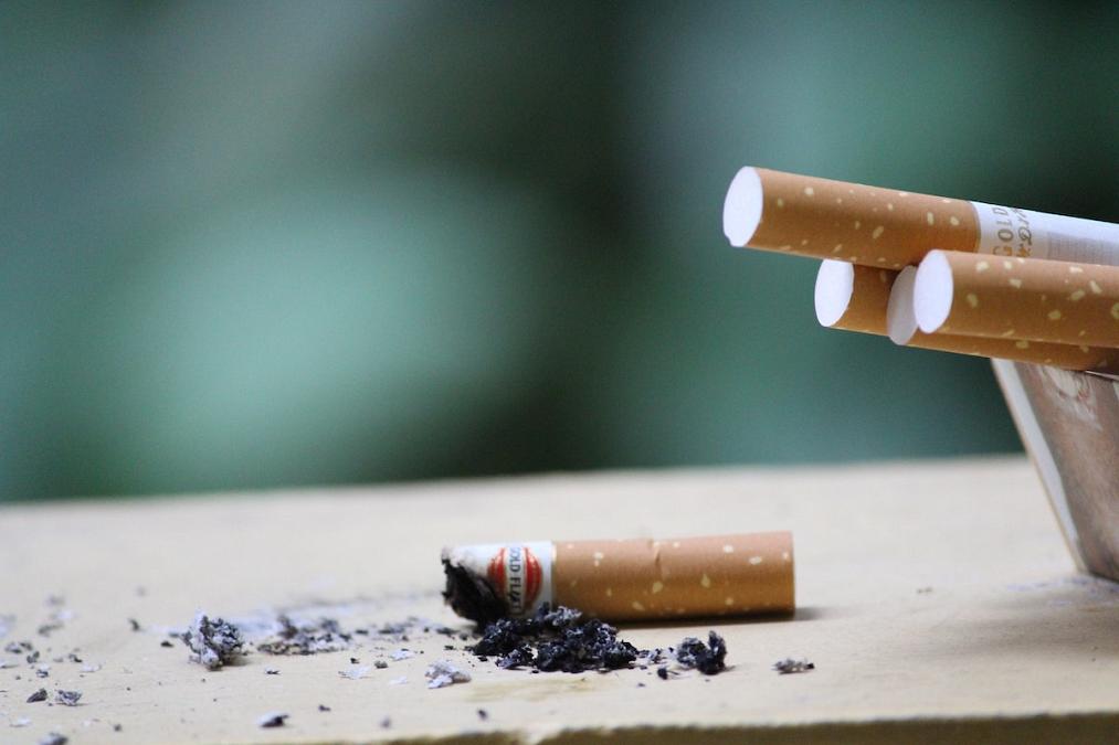 Over 5.6 million Romanians over 15 are smokers