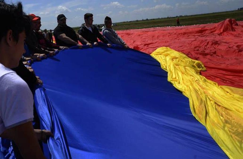 Romania tries to break world record with largest flag in the world